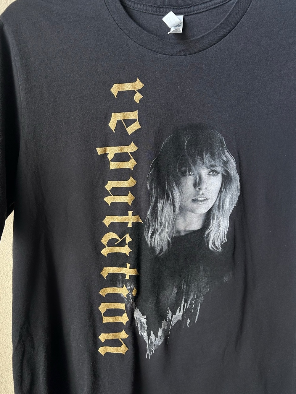 Taylor Swift Reputation Tour Shirt - Picture 2 of 5